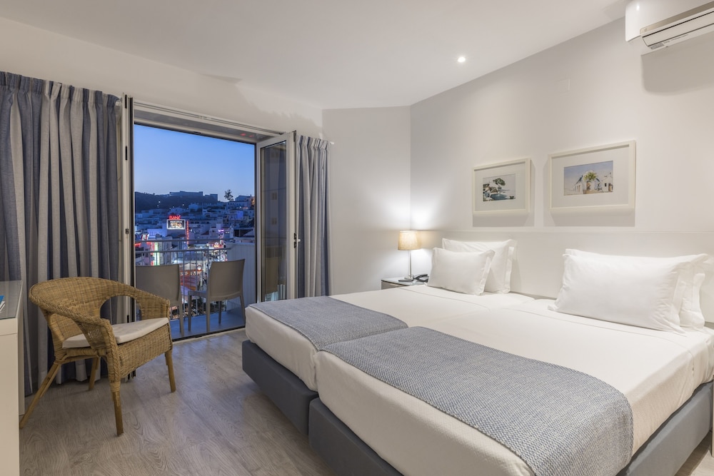 ROOM, DOUBLE OR TWIN BED, BALCONY
