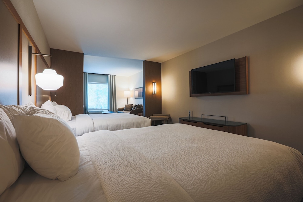 Suite, 2 Queen Beds, Partial Lake View, Sofa