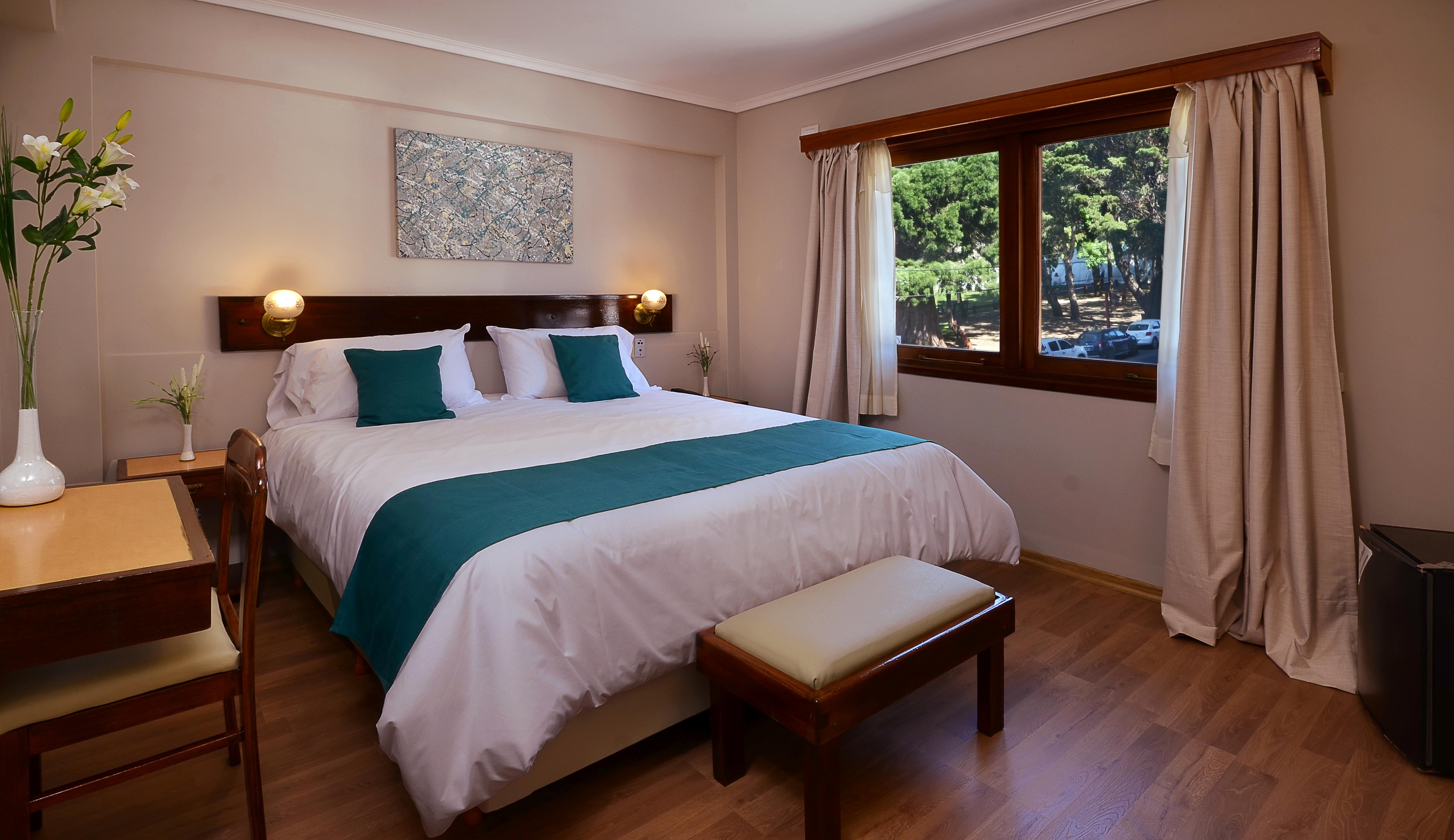 Super, Double Bed, Street View