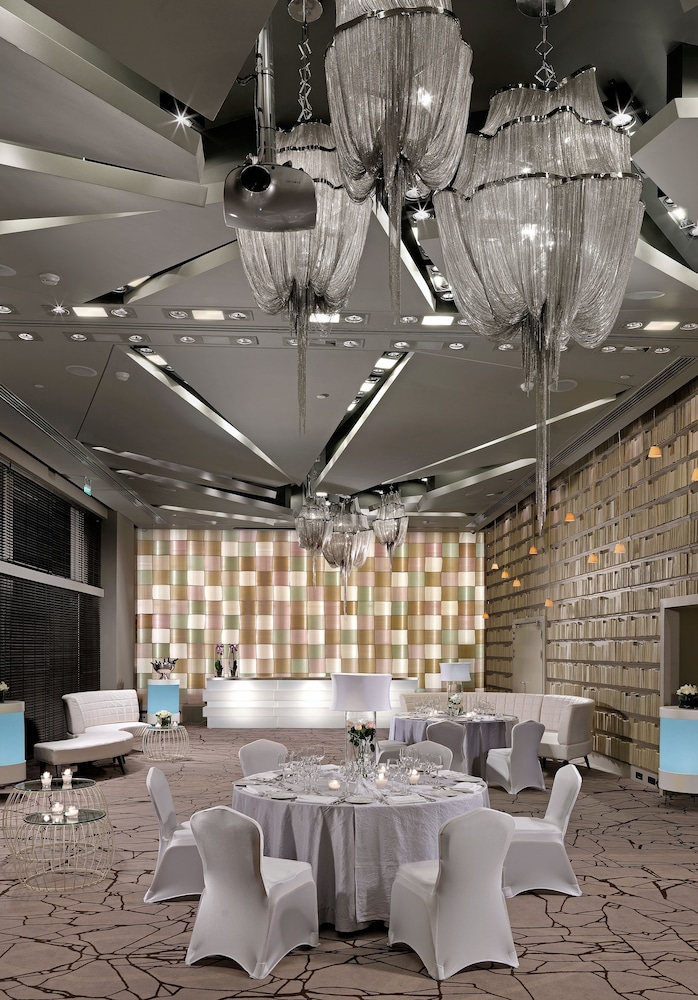 Radisson Blu Park Hotel 66/71