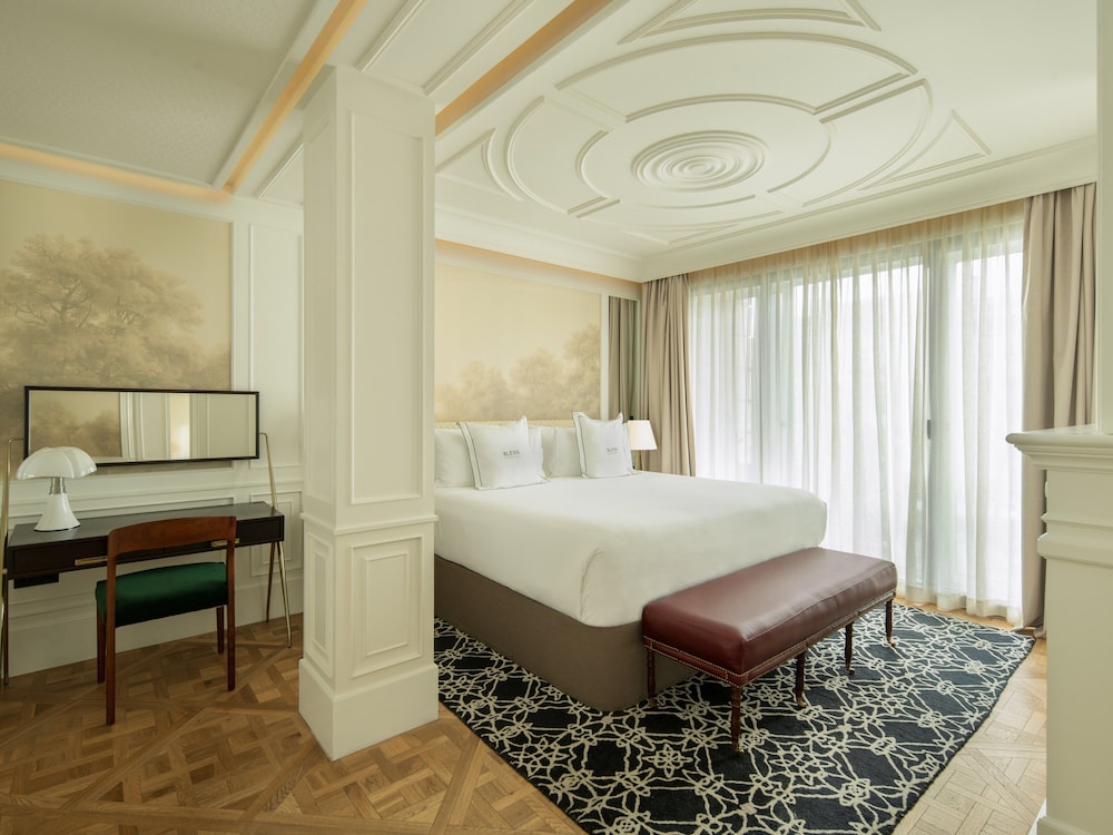 Divine, Suite, King Bed, Terrace