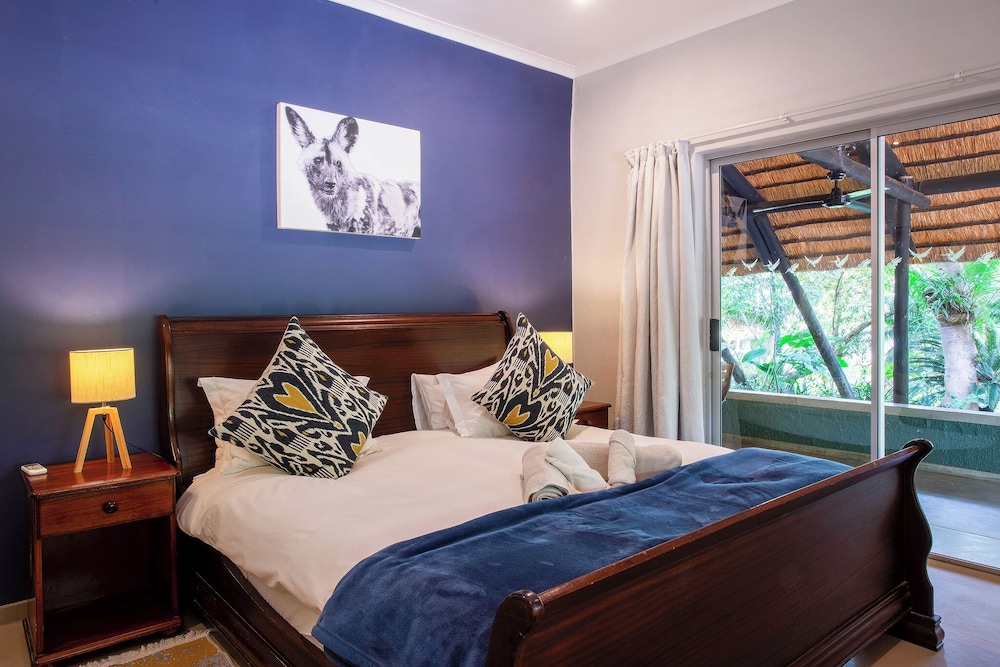 Safari, Cottage, King Bed, 2 Queen Beds, Single Bed