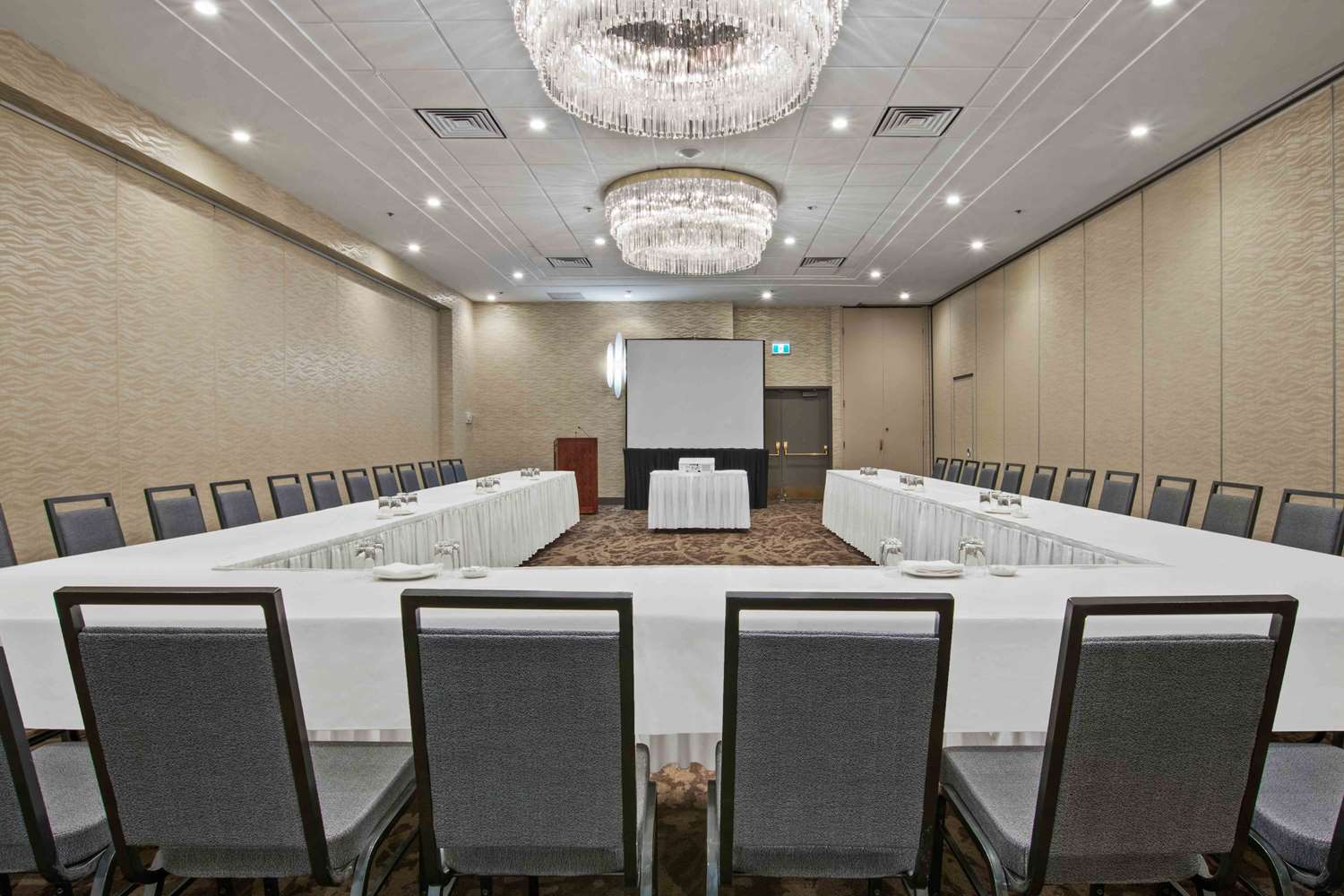 Best Western Premier Calgary Plaza Hotel and Conference Centre 57/65