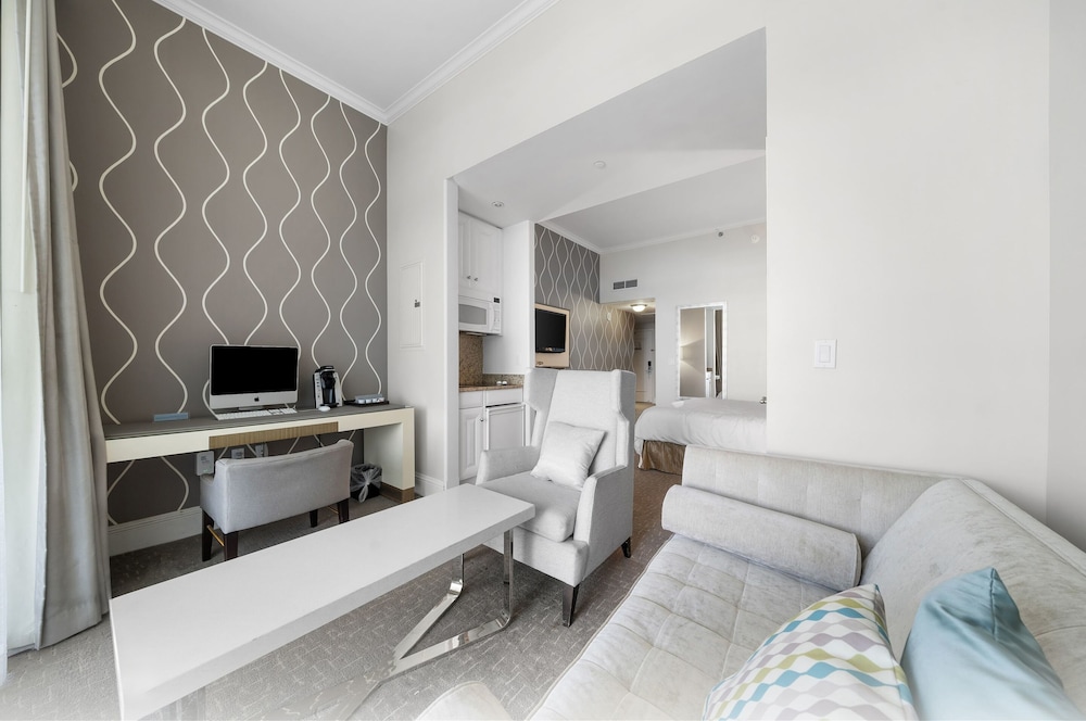 Junior Suite, King Bed, Resort View