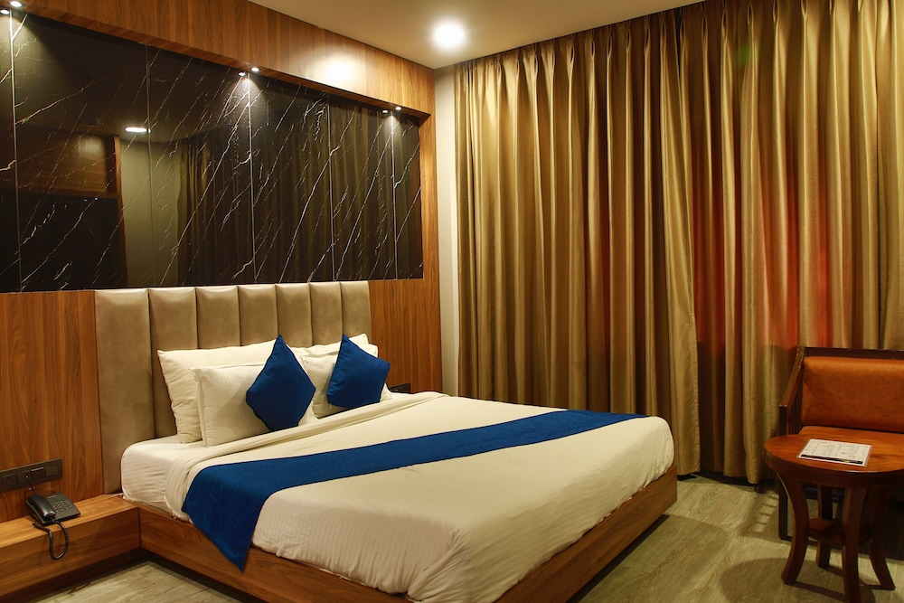 Hotel Rock Regency 16/55