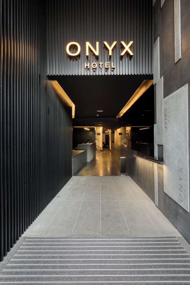 Onyx Hotel 7/163