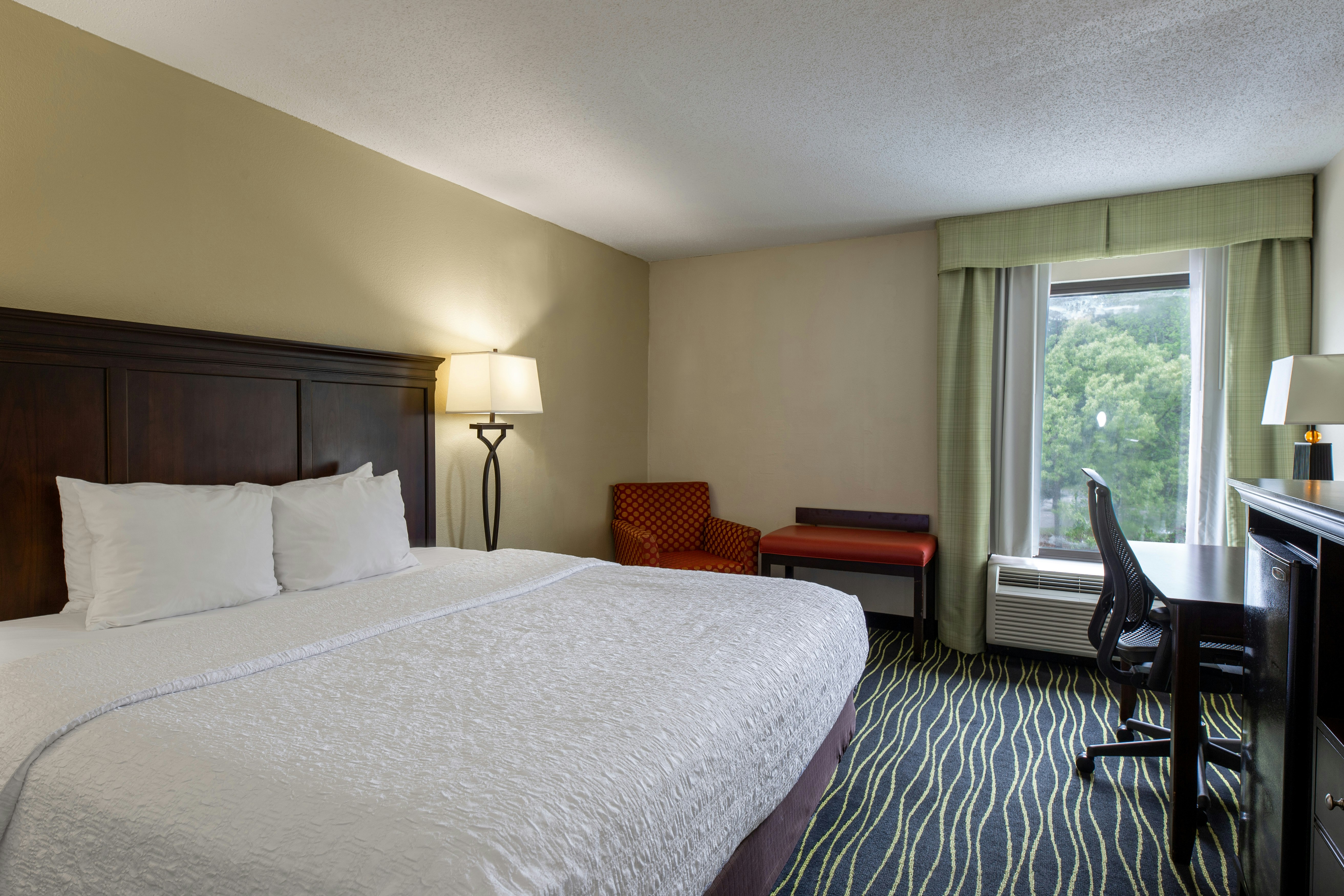 ROOM, KING BED