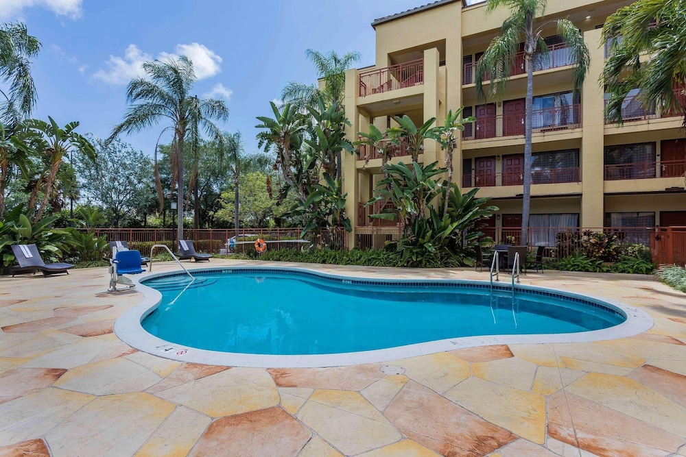 Boca Suites Deerfield Beach, SureStay Collection by Best Western FL 13/43