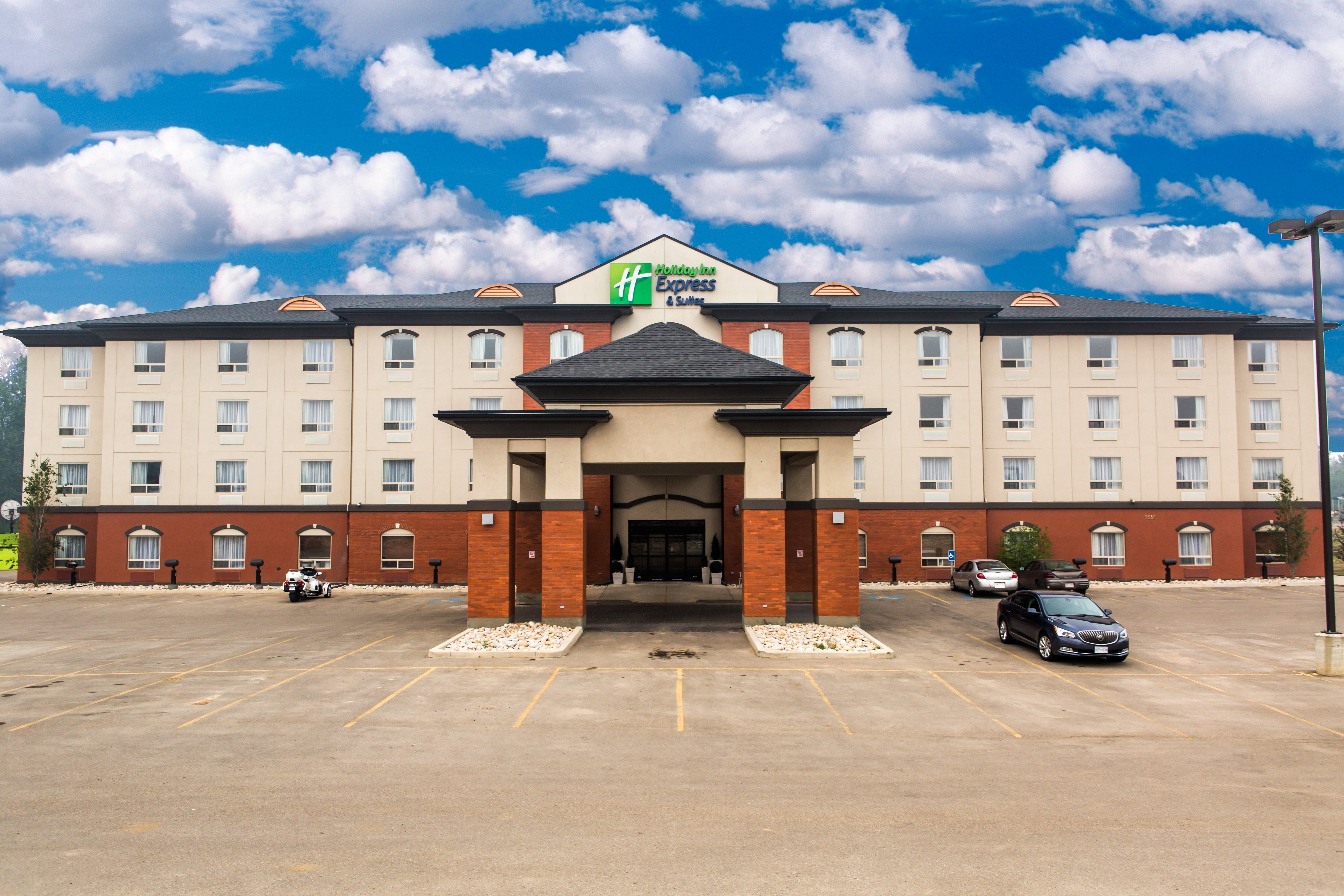 Holiday Inn Express Suites Slave Lake 8/69