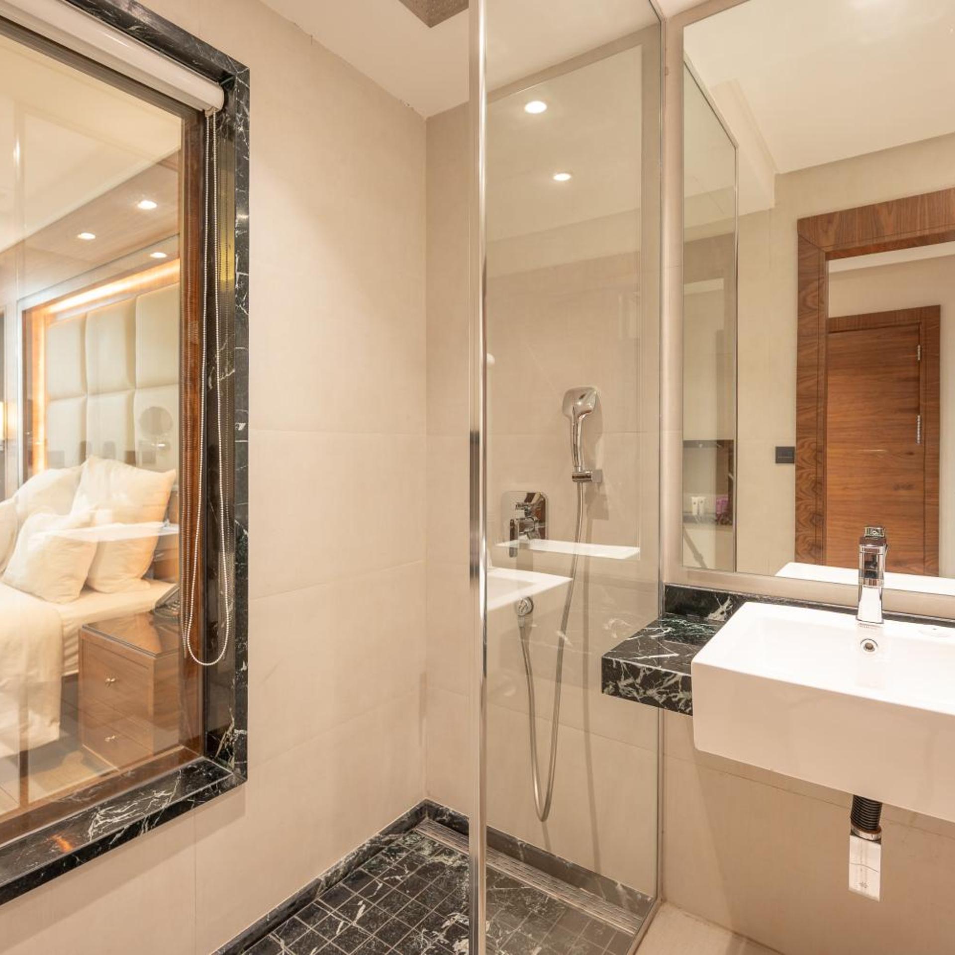 فندق ويك اند صاري(Weekend Hotel Sari) 78/80