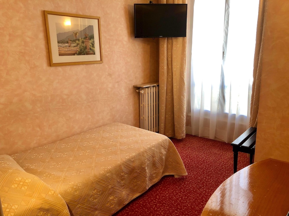 Hotel Busby 24/76