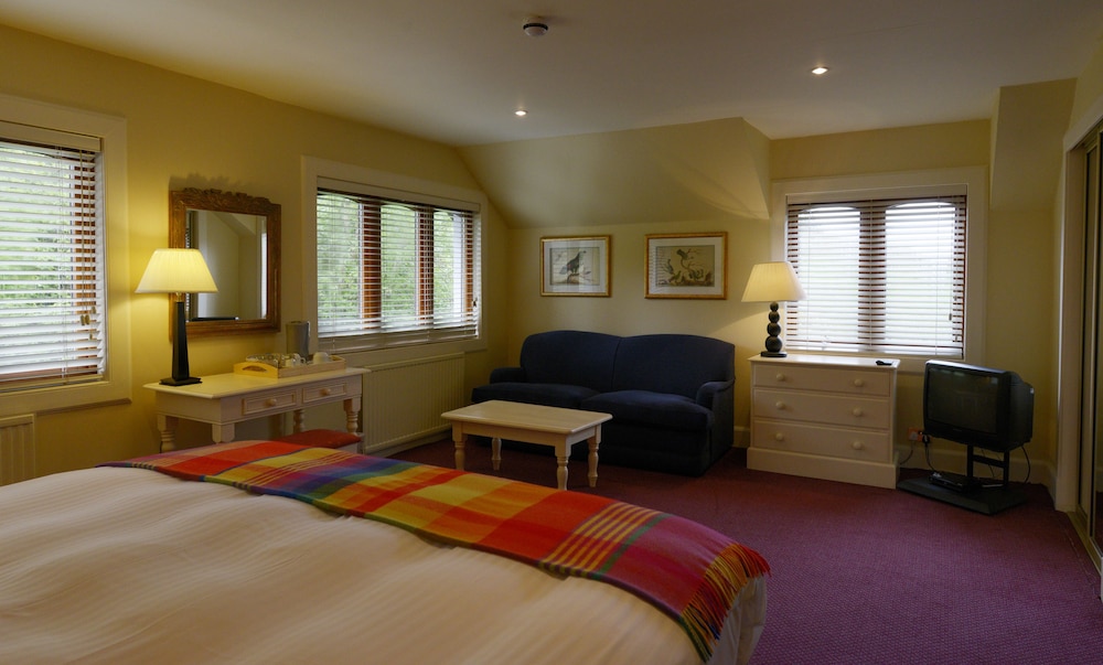 Factors Inn & Cottage 8/25