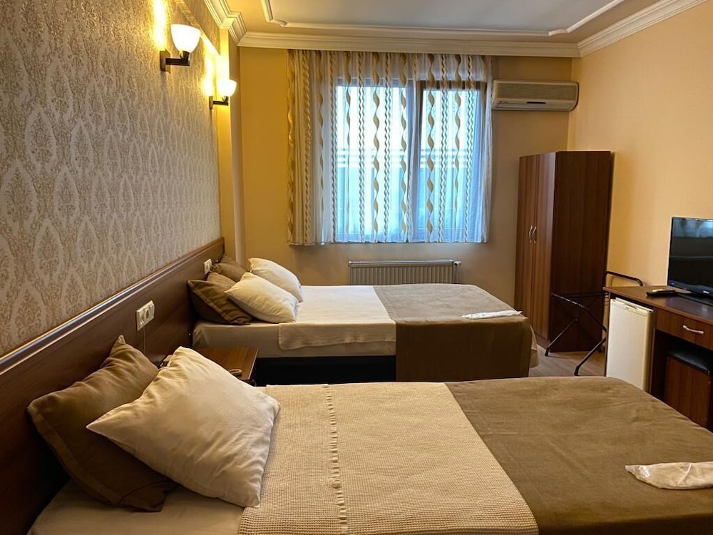 Karayel Hotel 18/30