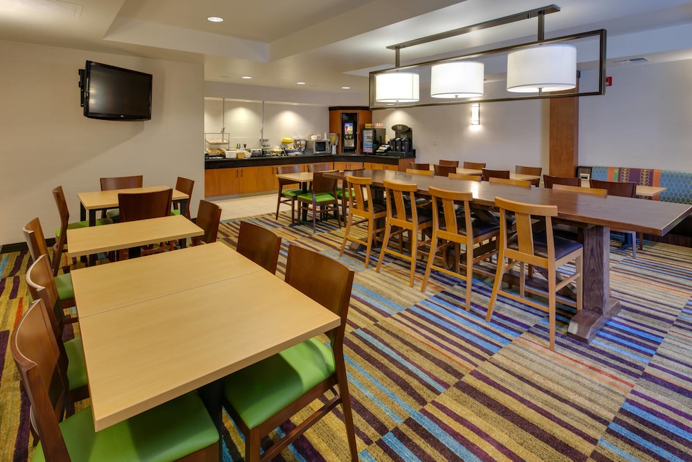 Fairfield Inn & Suites San Francisco Airport/Millbrae 33/34