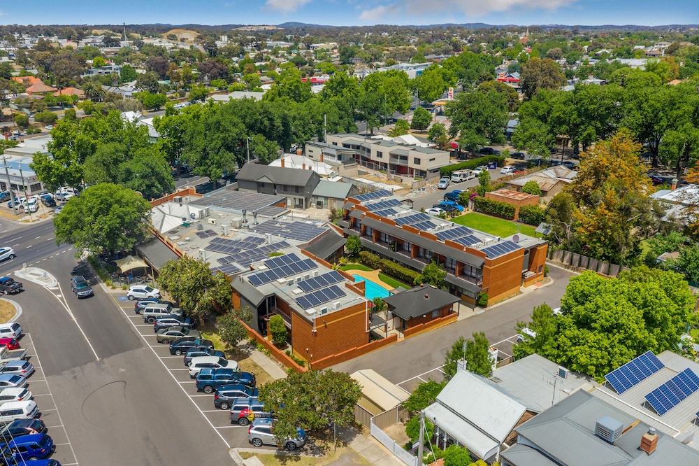 National Hotel Complex And Bendigo Central Apartments 61/68