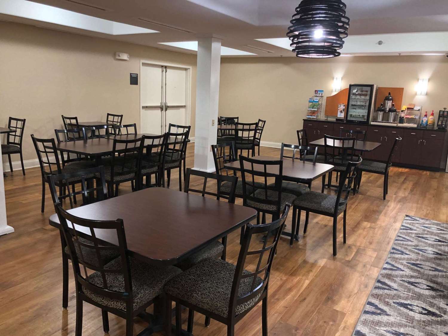 Country Inn & Suites by Radisson, Elizabethtown 10/18