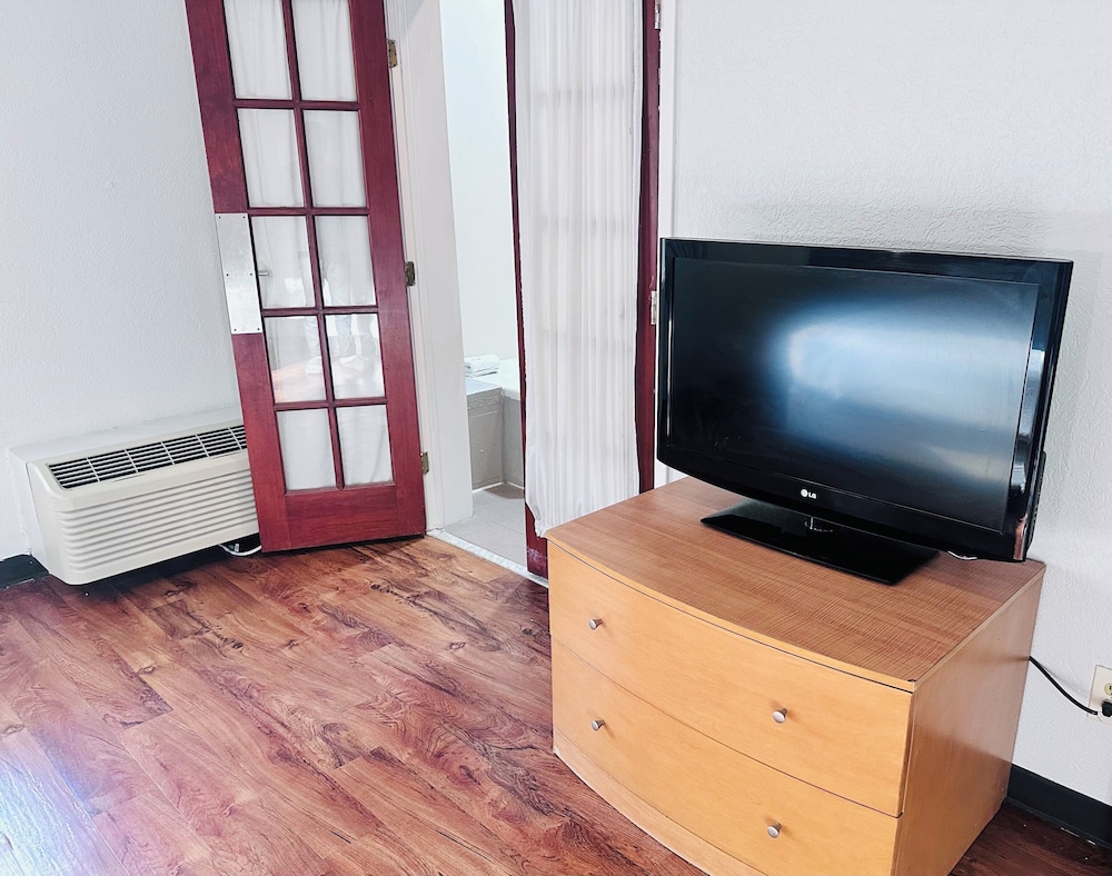 Studio 6 Extended Stay - Savannah, GA - Gateway & I-95 20/27