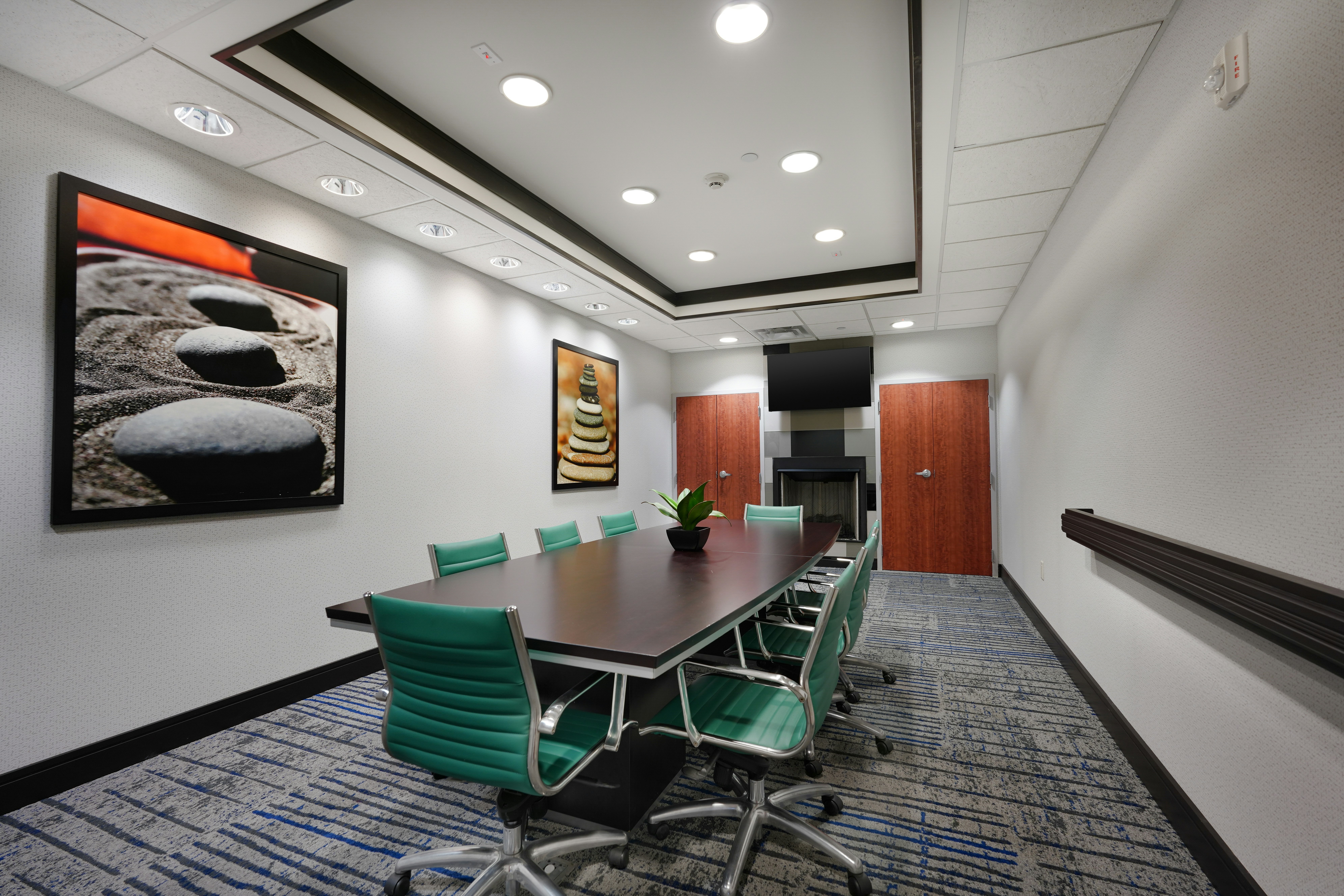 Hampton Inn and Suites Tulsa Hills 33/37