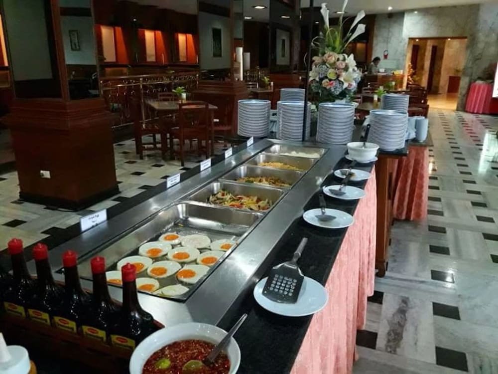 Royal Palace Hotel 47/66