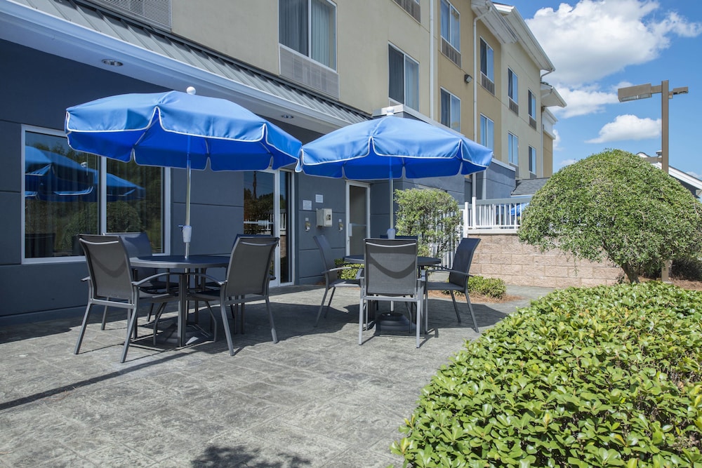 Fairfield Inn And Suites By Marriott Greenwood 2/47