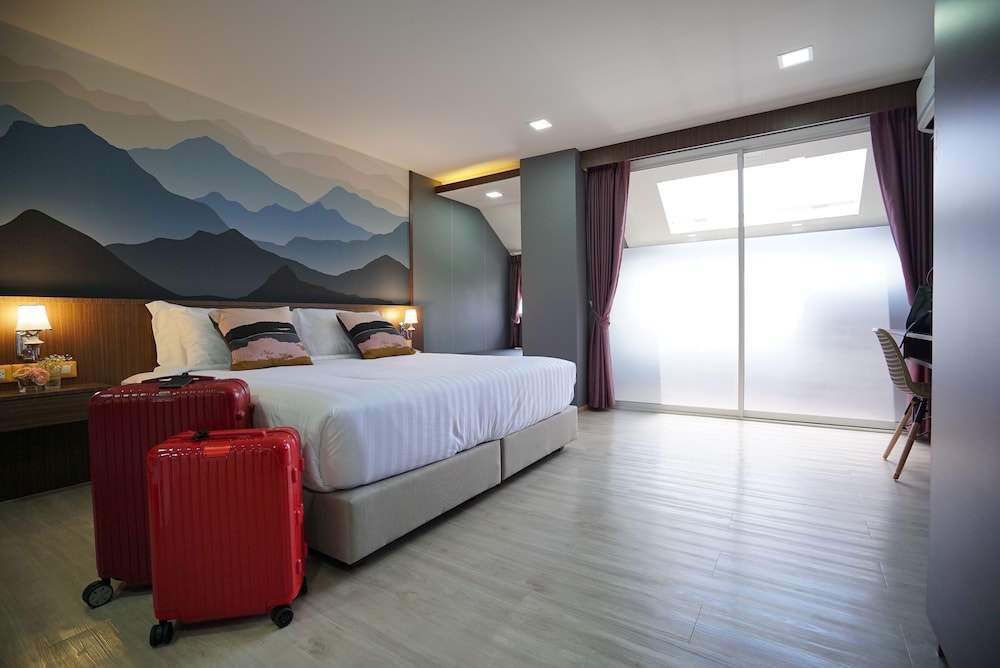 THE QUBE FIFTY HOTEL 12/50