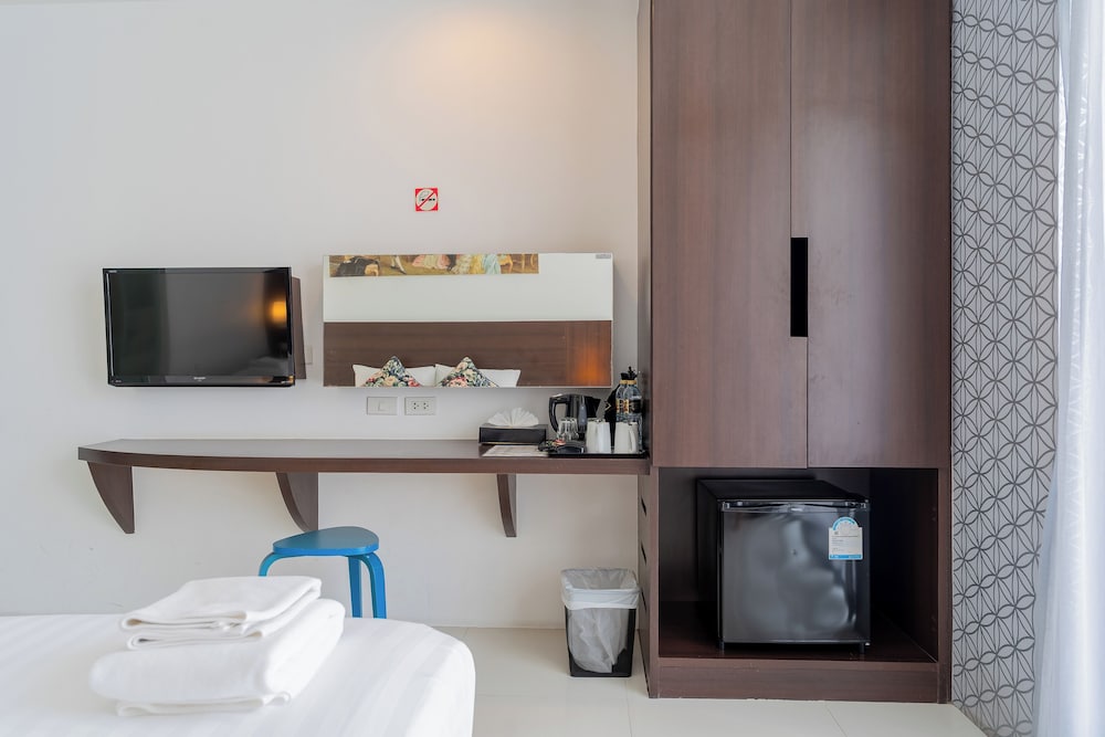 Rodina Beach Hotel 65/74