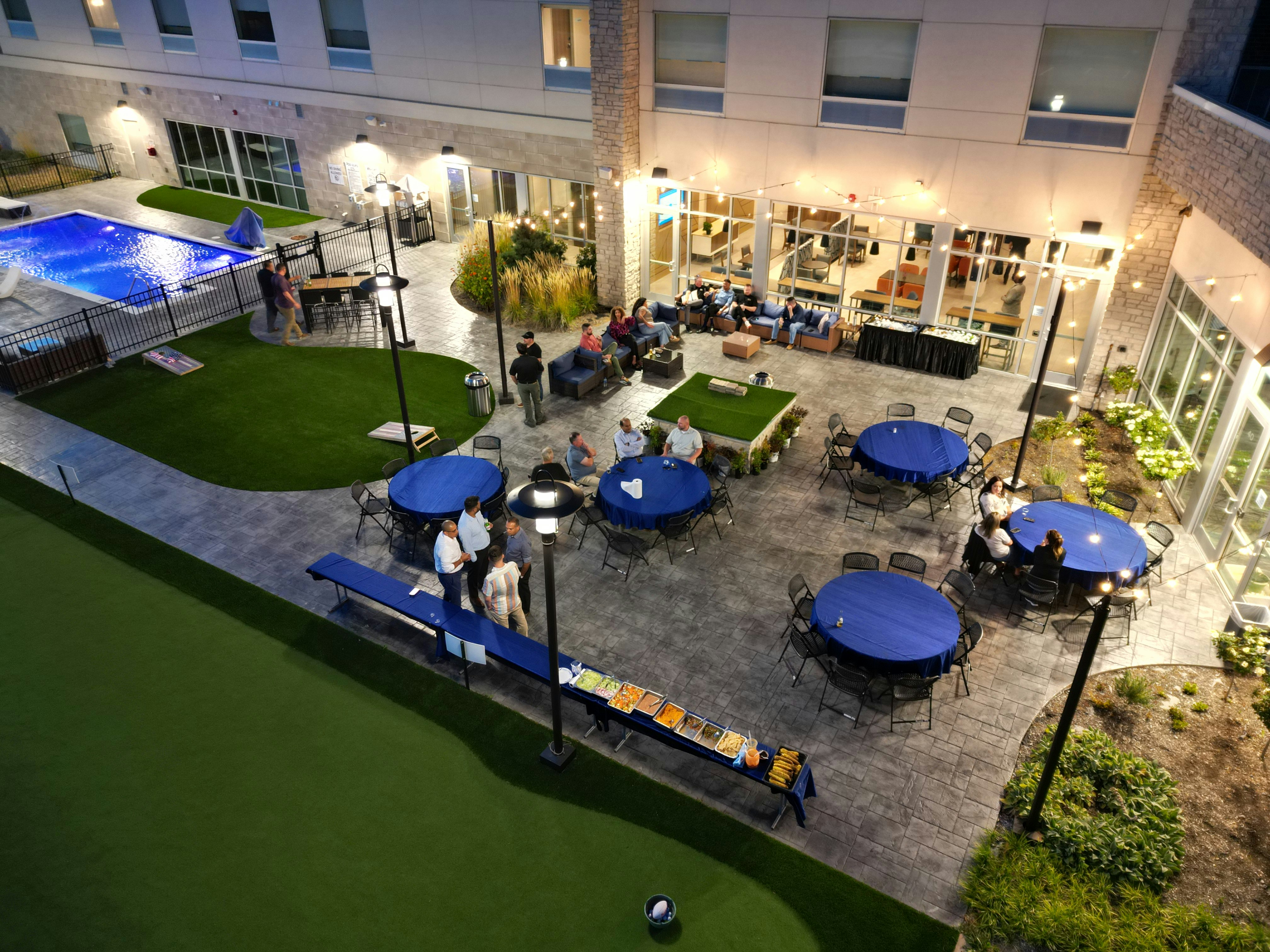 Holiday Inn Express & Suites Chicago Schaumburg, an IHG Hotel 39/50