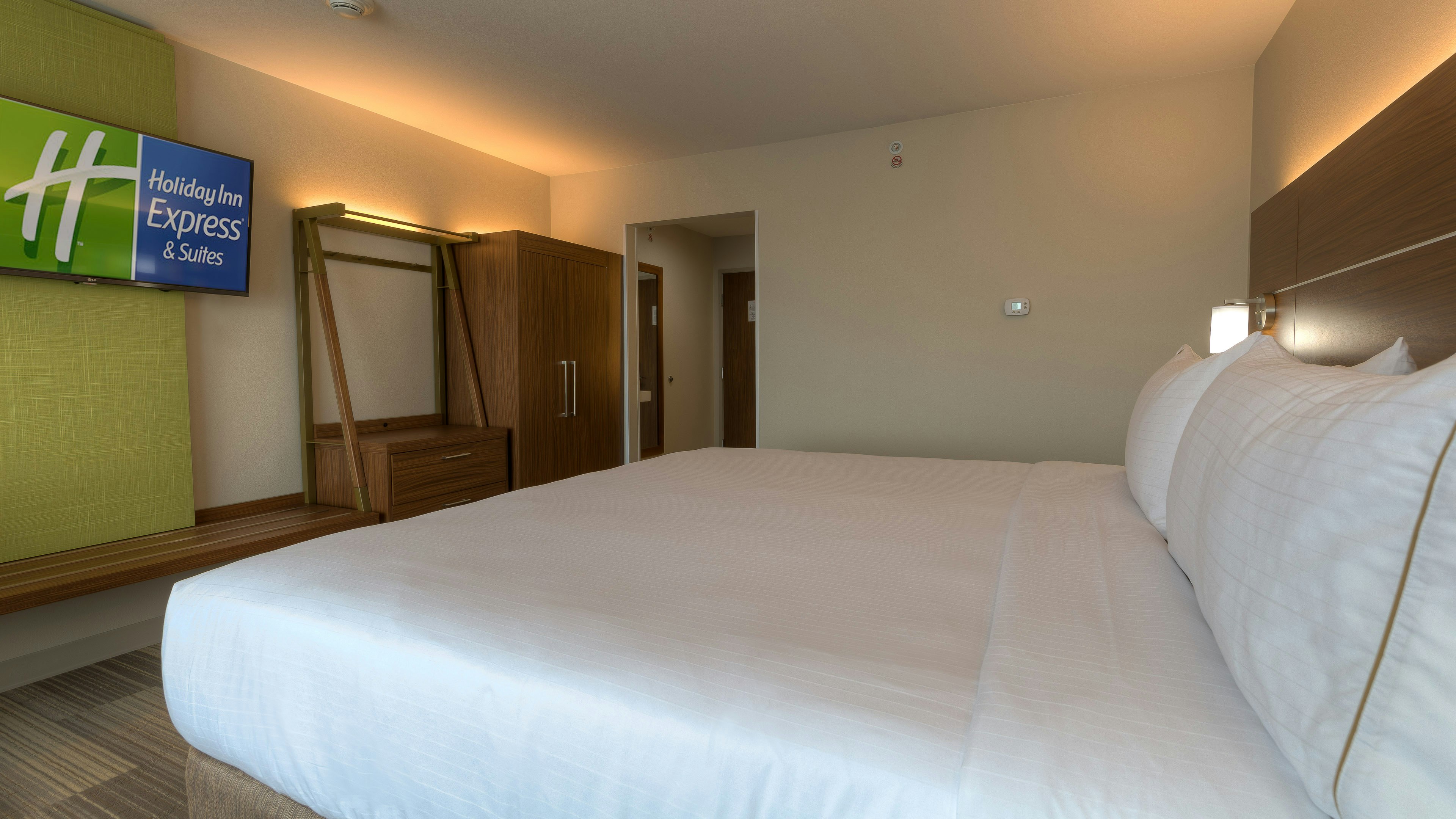 Holiday Inn Express Suites Tulsa Midtown 24/68