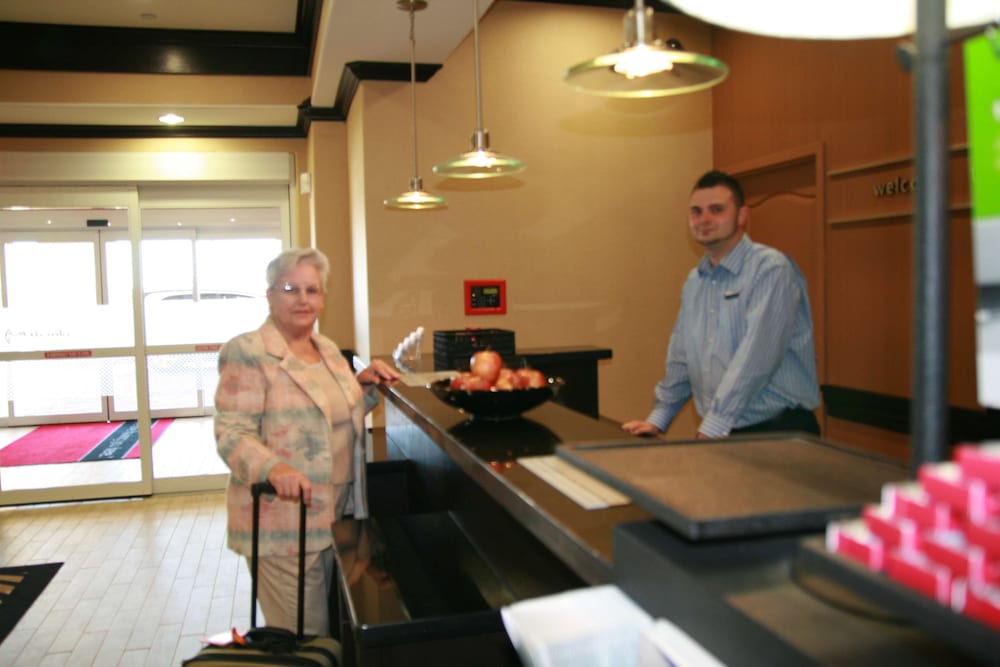 Hampton Inn and Suites Cleburne 7/78