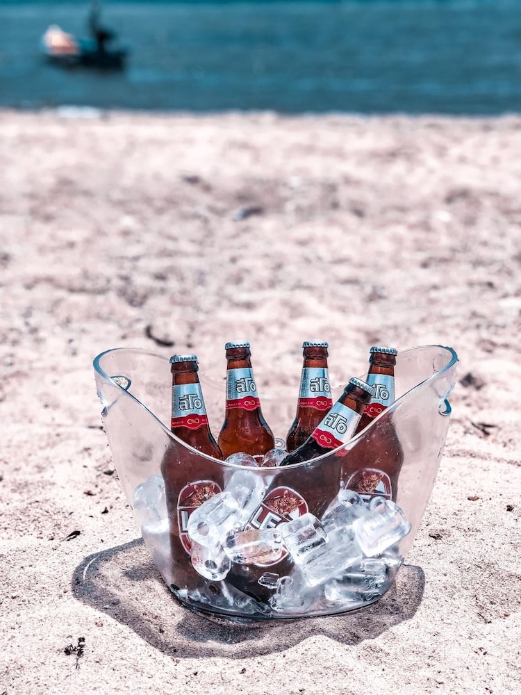 Echo Beach Backpackers 48/50