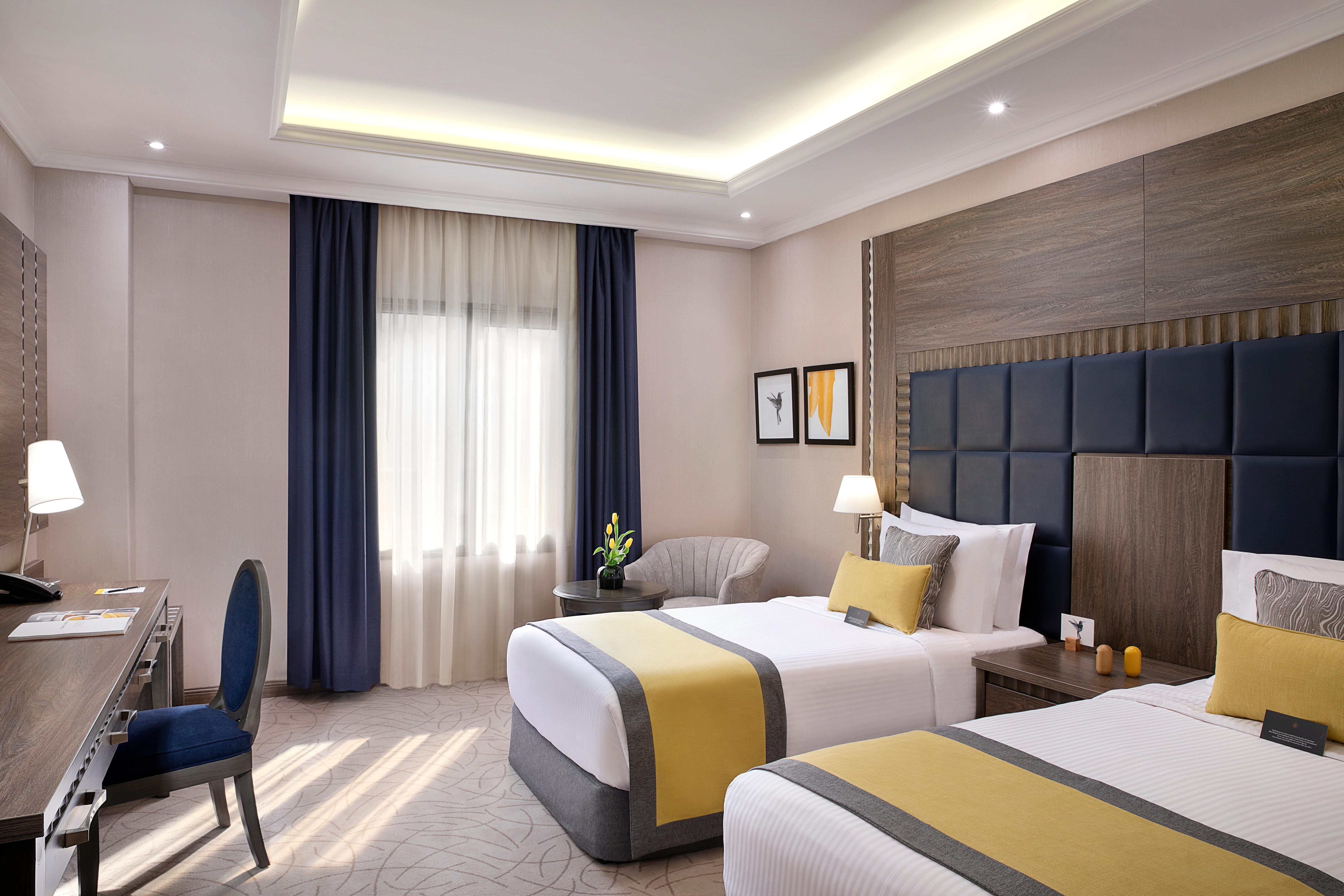 DELUXE, TWIN BEDS