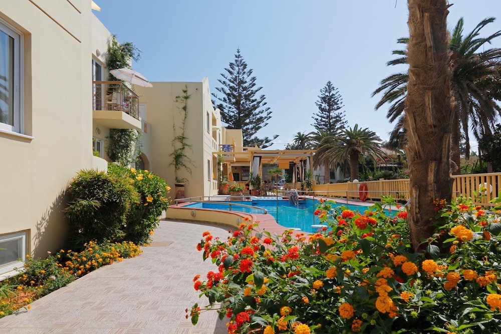 Lambrinos Suites 43/51
