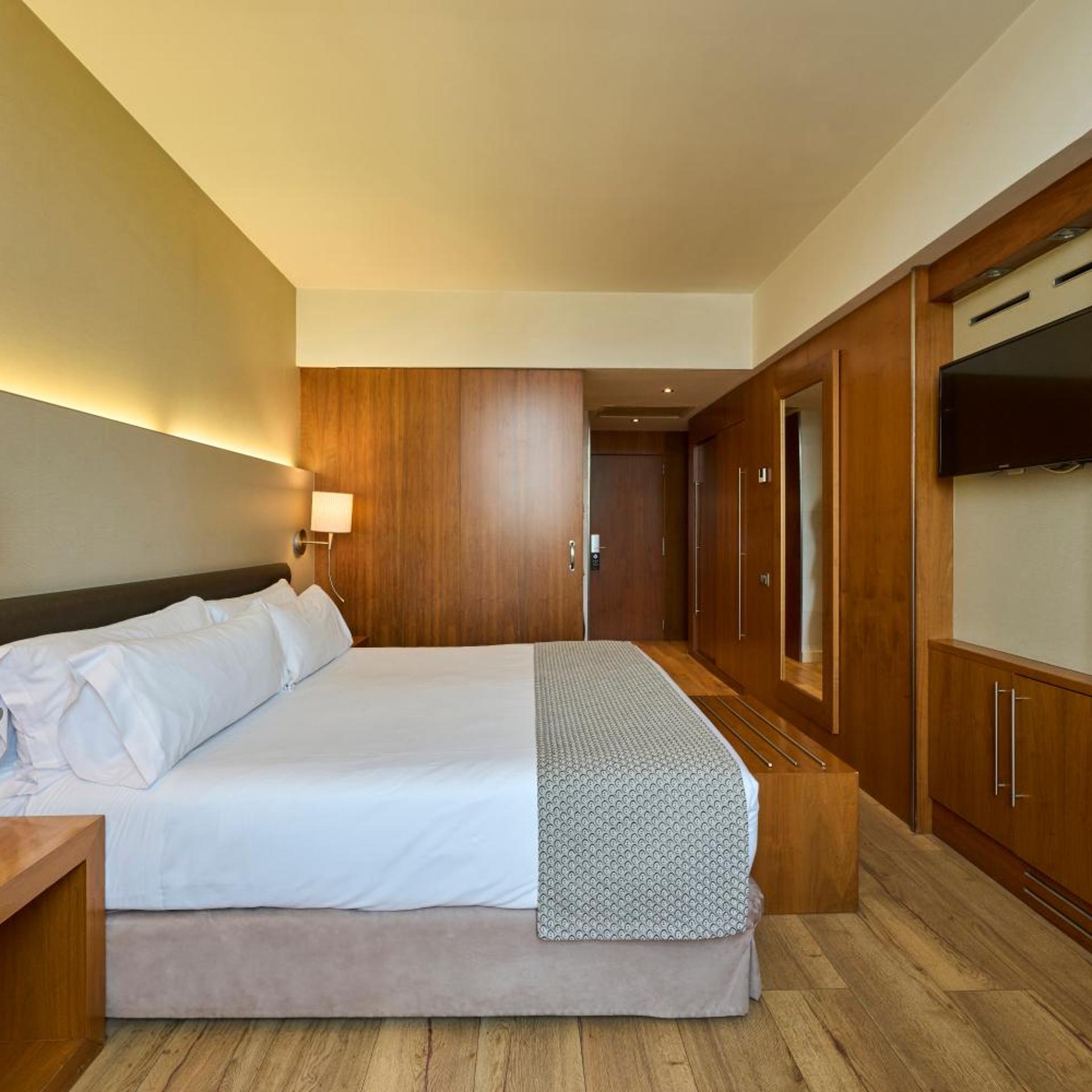 غرفة بسرير مزدوج أو سريرين منفصلين، Hotel Catalonia Ramblas 2/3
