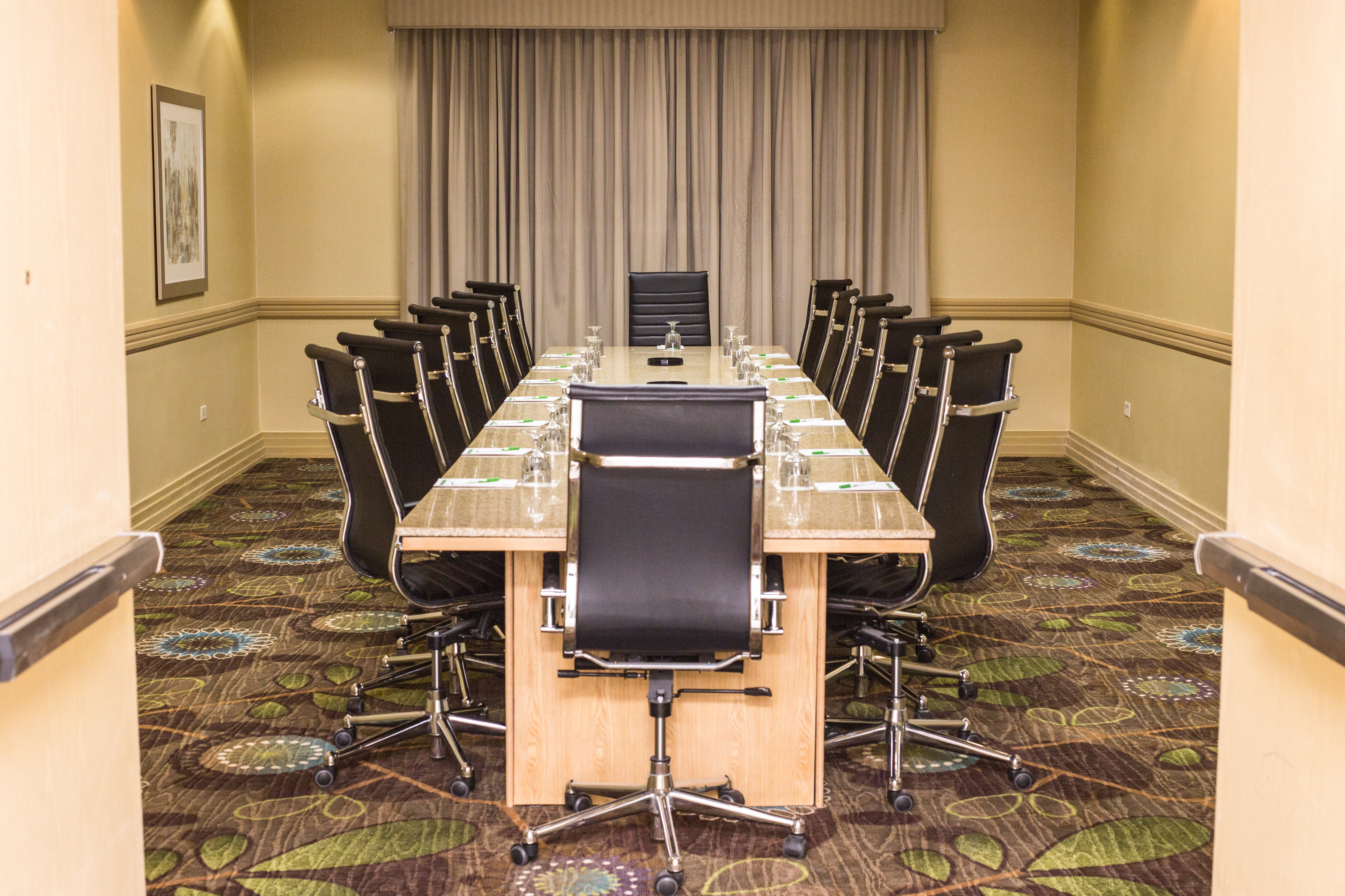 Holiday Inn Hotel Suites Bolingbrook 54/66