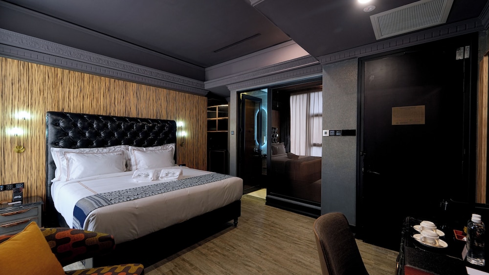 1969 D Kelly Hotel 22/50