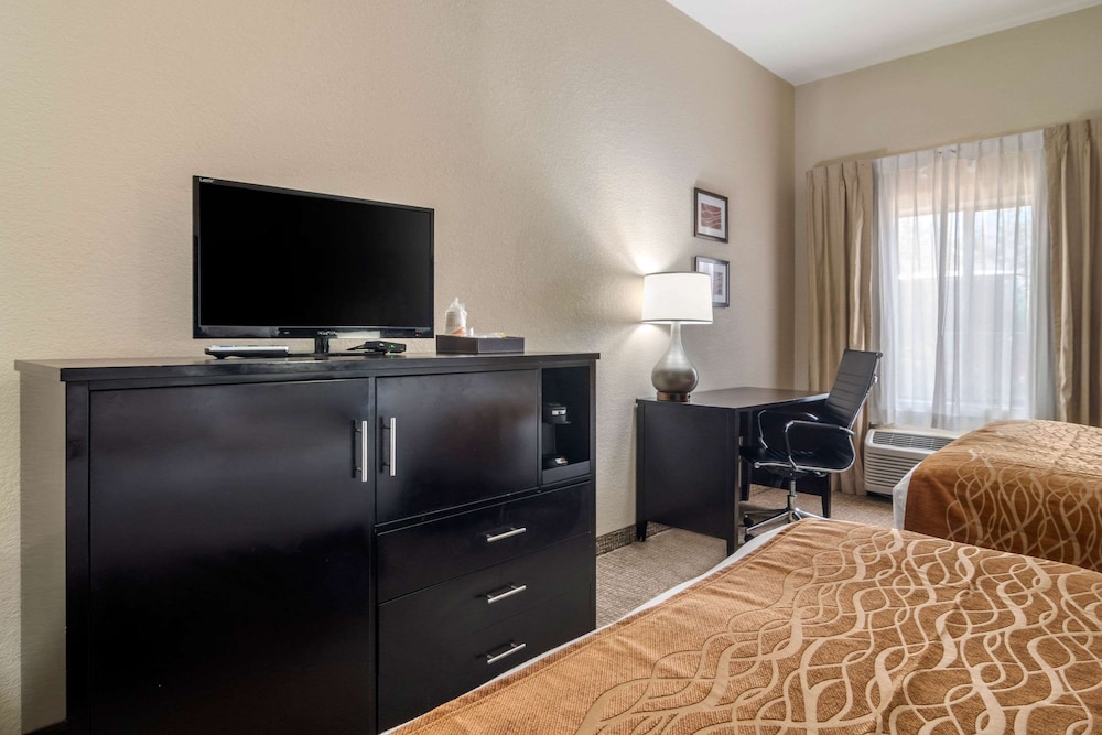 Comfort Inn & Suites Atlanta/Smyrna 20/35