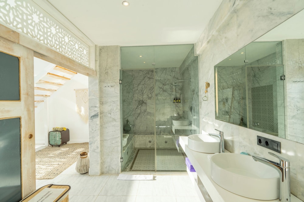 GALLERY, SUITE, SEA VIEW