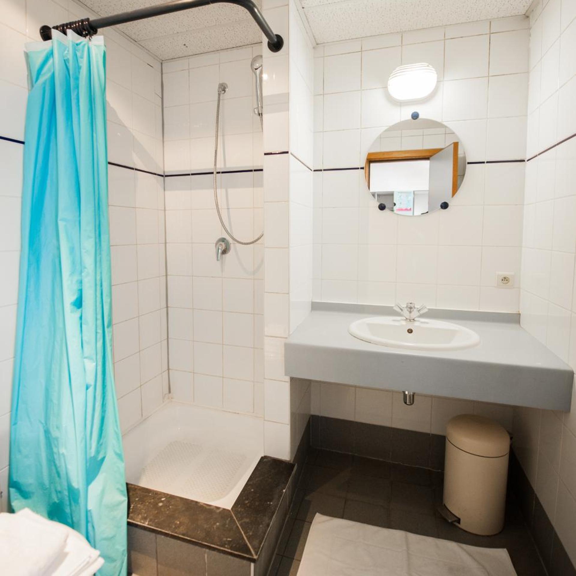 Jacques Brel Youth Hostel 48/48