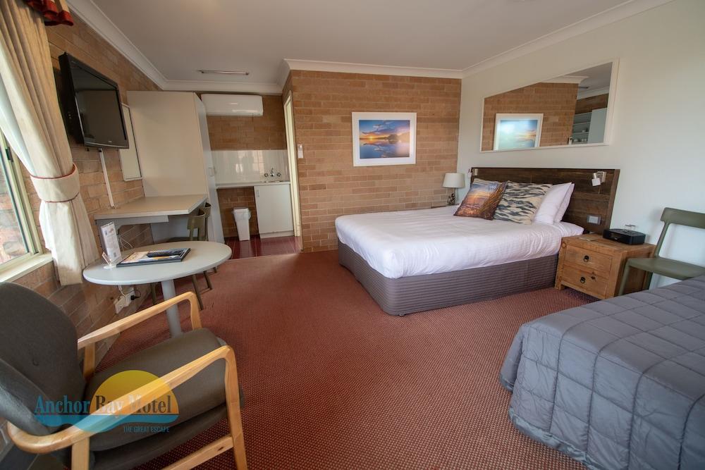 Downstairs, Suite