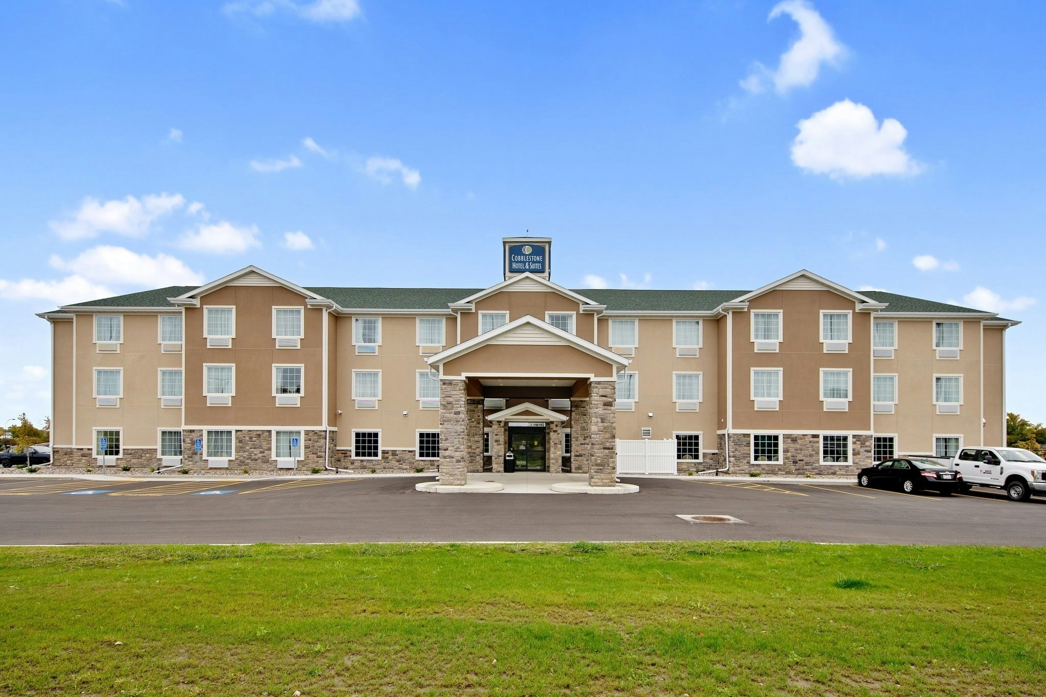 Cobblestone Hotel & Suites - Austin 1/50