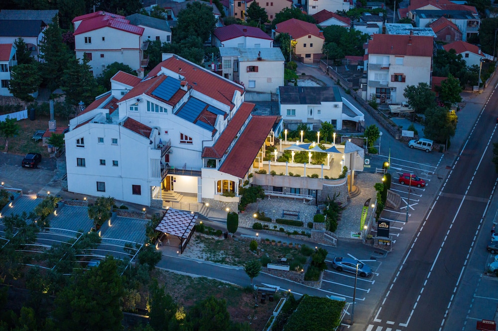 HOTEL VICKO 5/50