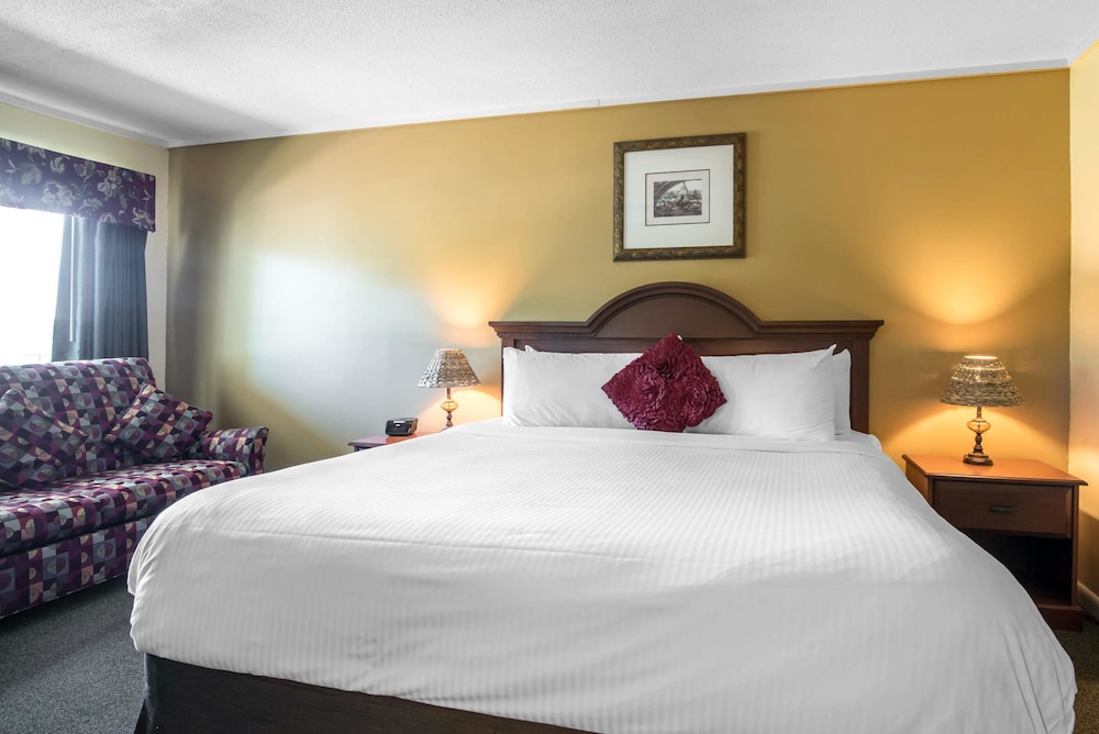 Econo Lodge Inn & Suites Tilton 11/38