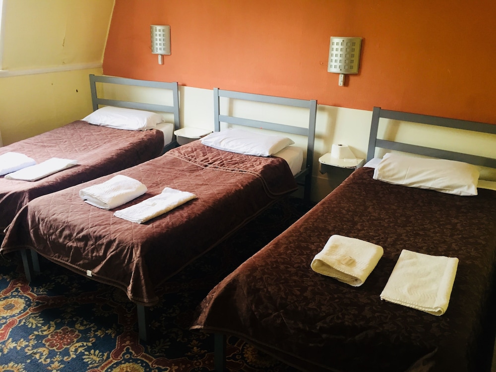 Gresham Hotel 8/50