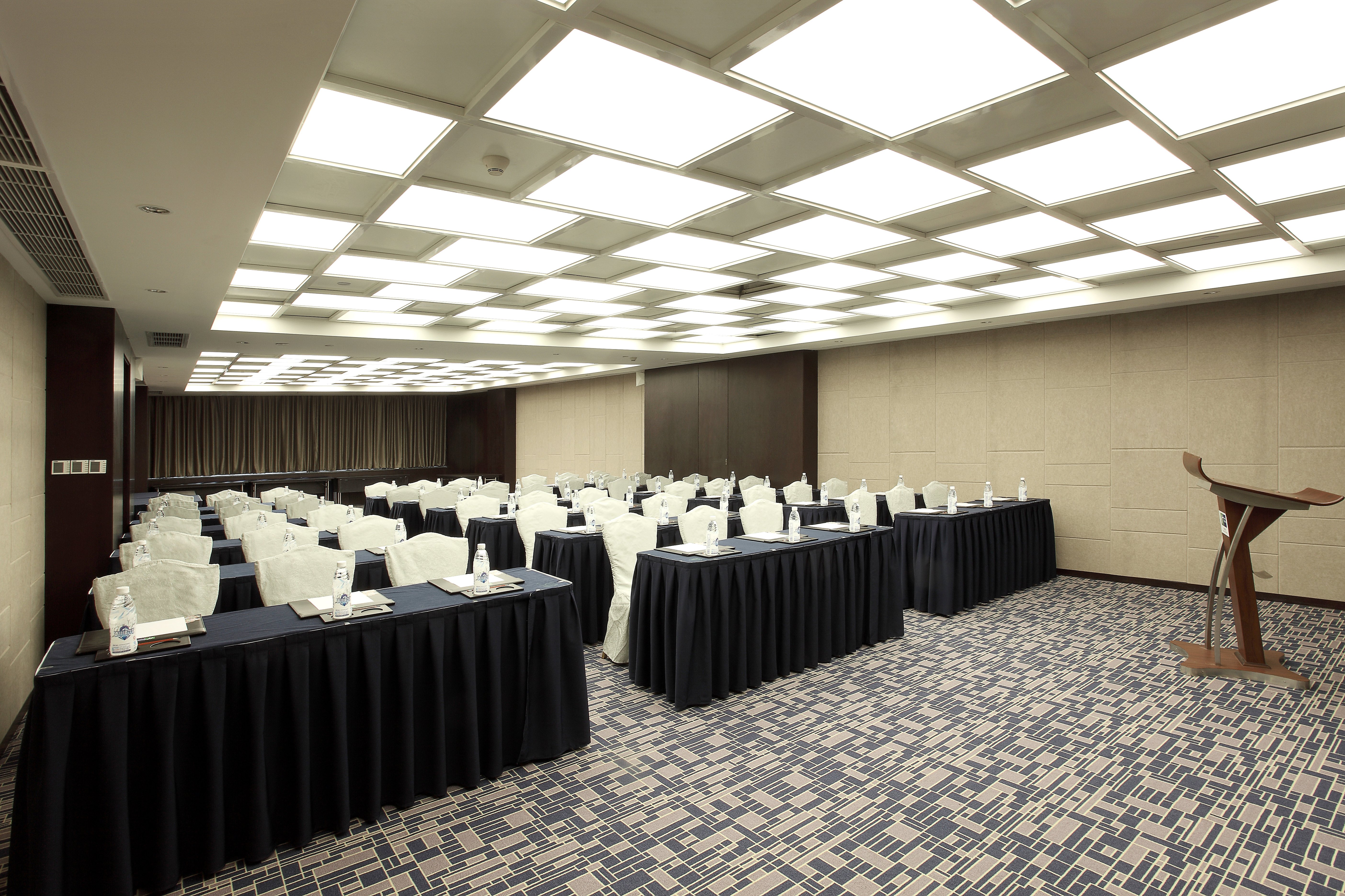 HOLIDAY INN EXPRESS CHENGDU WUHOU 27/48