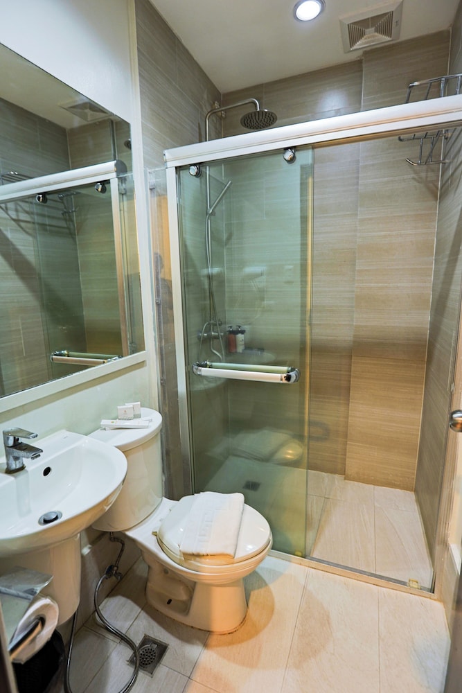 Holiday Suites Hotel Amp Resort 50/50