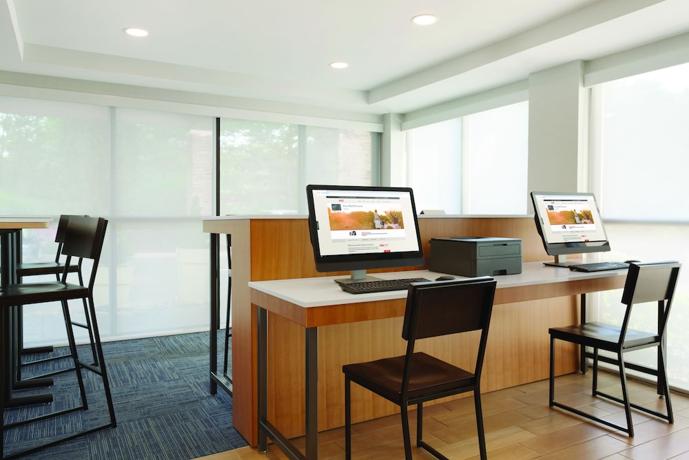 Holiday Inn Express Hartford South Rocky Hill 30/41