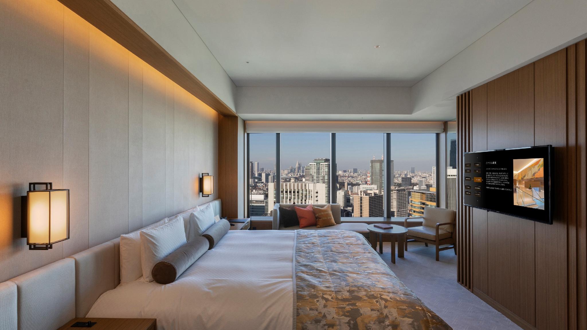 Prestige, King Bed, Night View
