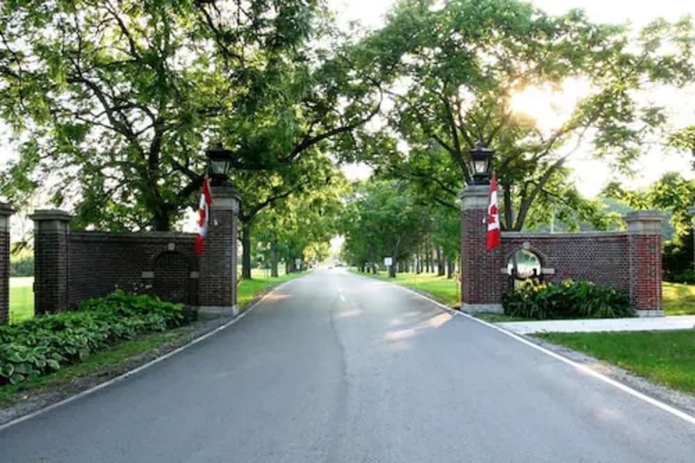 Residence & Conference Centre - King City 22/27