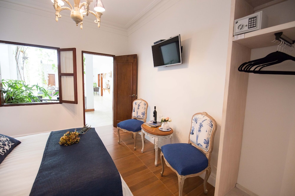 LECLERC HOTEL BOUTIQUE 55/70