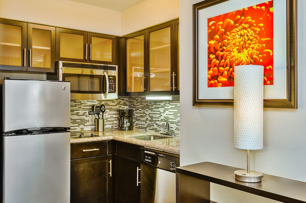 Staybridge Suites Bismarck 65/78
